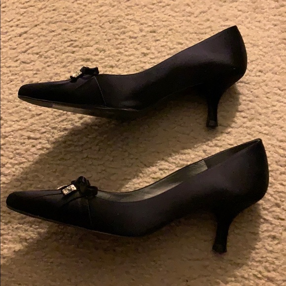 Stuart Weitzman Black Peau de soie silk shoes! - Picture 3 of 4